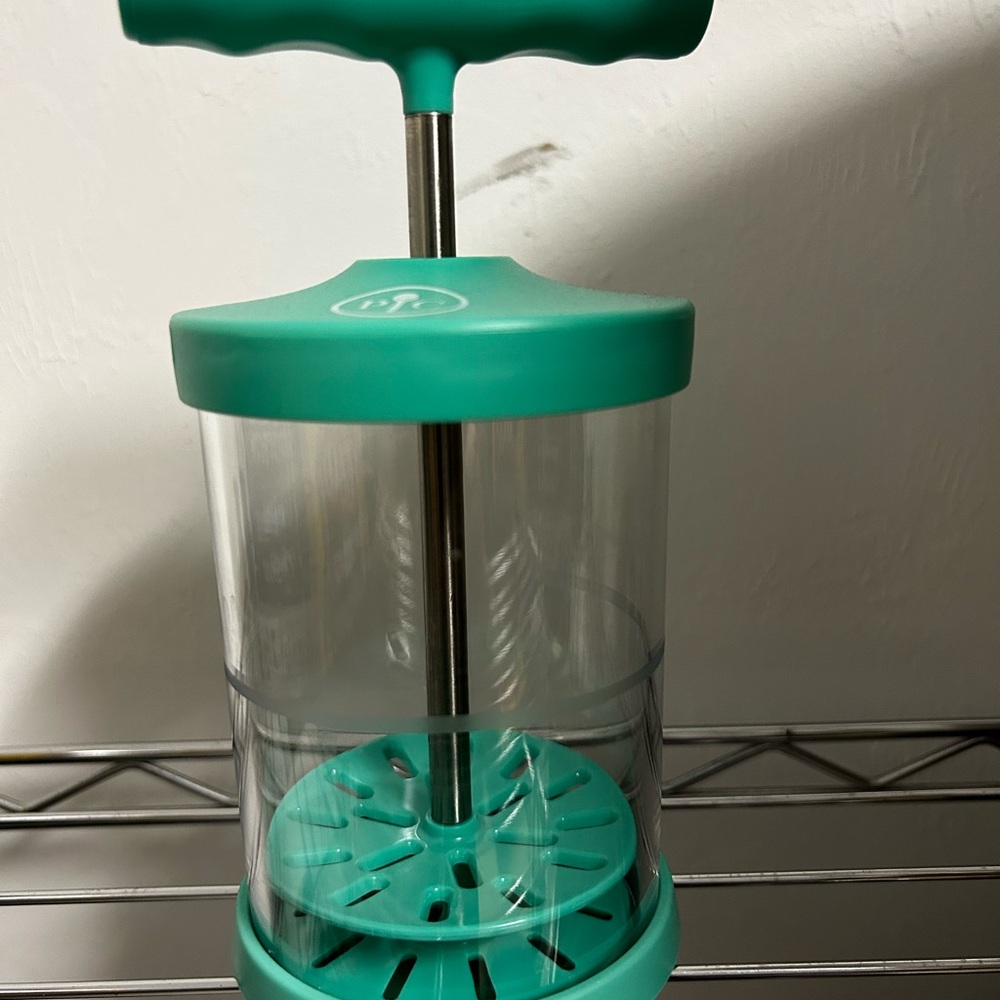 Pampered chef whipped cream maker